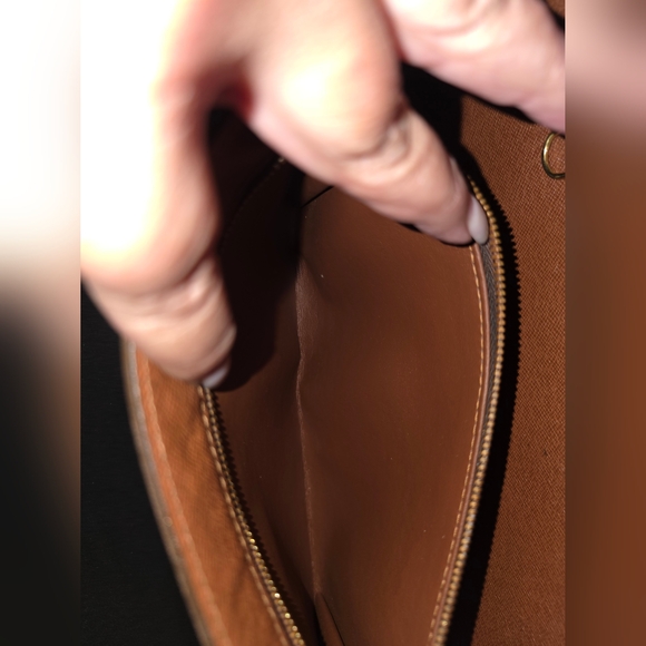 LOUIS VUITTON Monogram Briefcase - Picture 14 of 16